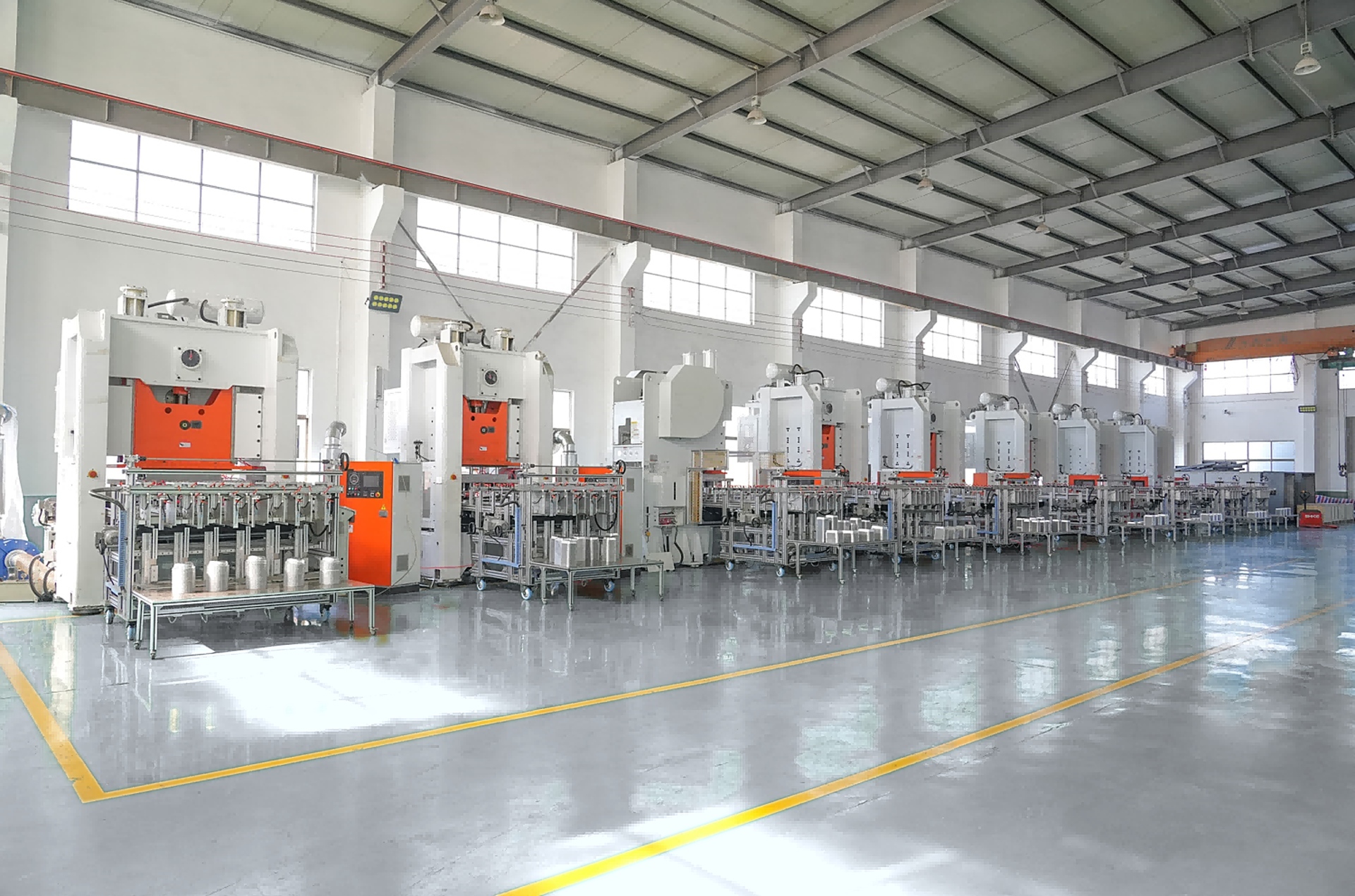 최신 회사 블로그 Automatic Foil Container Making Machine: From Foil Roll to Finished Tray