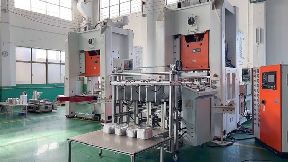 주문 자동 포일 컨테이너 제조자 시멘스 모터스 PLC 제어 4 개의 구멍 용량 online manufacture