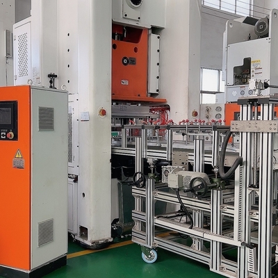 주문 35-70 스트로크/분 알루미늄 엽판 제조 기계 26KW 압축기 전력 및 10 년 이상 사용 기간 online manufacture