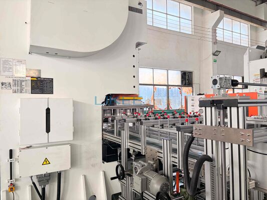 주문 사용자 지정 로고 엠보싱 및 사용자 지정 폼을위한 폼을 빠르게 변경하는 63톤 알루미늄 엽 컨테이너 기계 온라인 제조