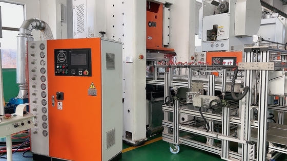 ISO 36-70 스트로크/분 미쓰비시 PLC 조절식 전기 피더 알루미늄 포일 냄비 제조 기계 LK-T80